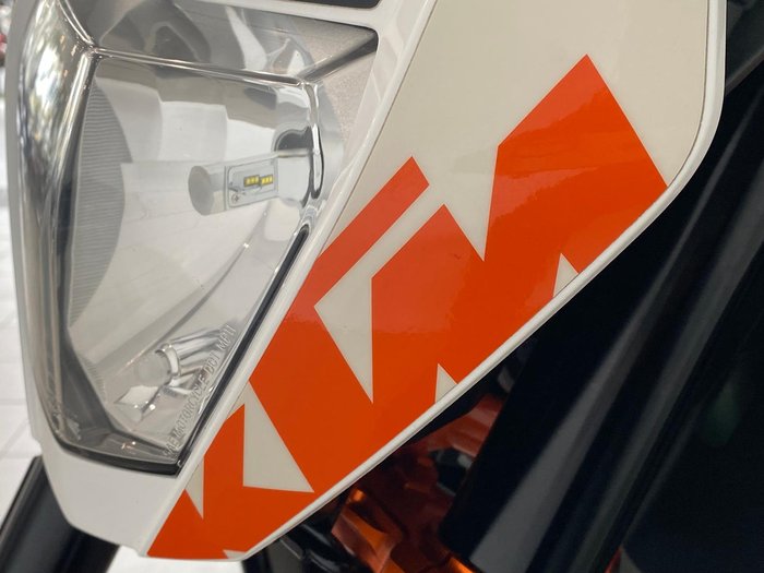 2014 KTM 690 Duke R Duke White