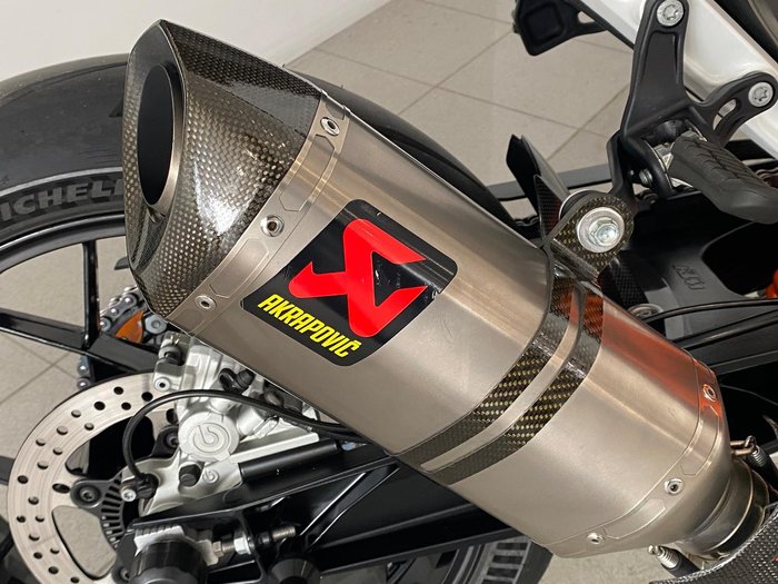 2014 KTM 690 Duke R Duke White