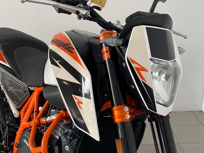 2014 KTM 690 Duke R Duke White