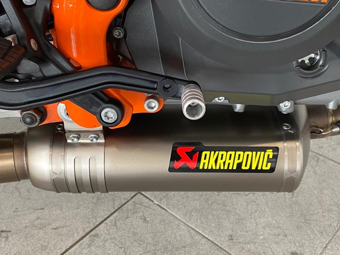 2014 KTM 690 Duke R Duke White