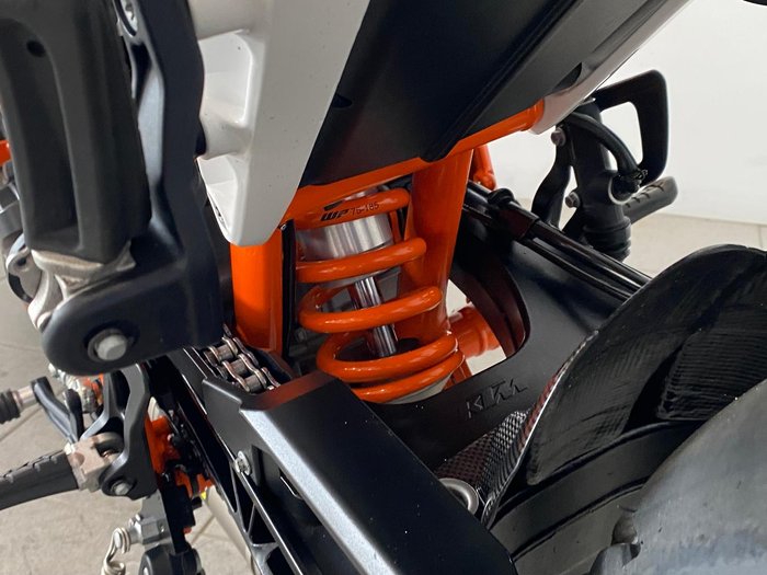 2014 KTM 690 Duke R Duke White