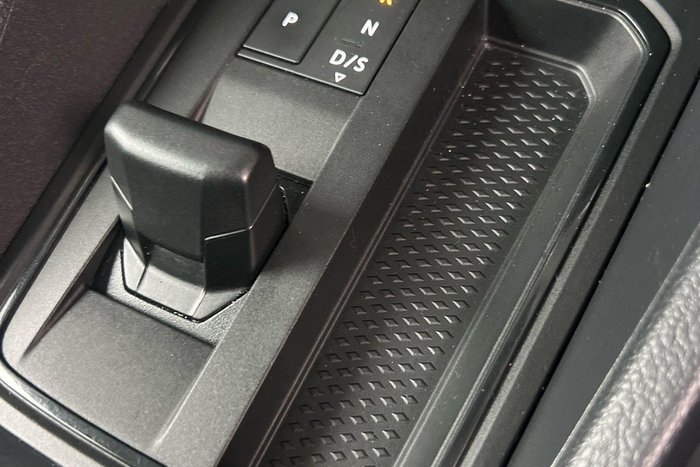 2022 Volkswagen Caddy TSI220