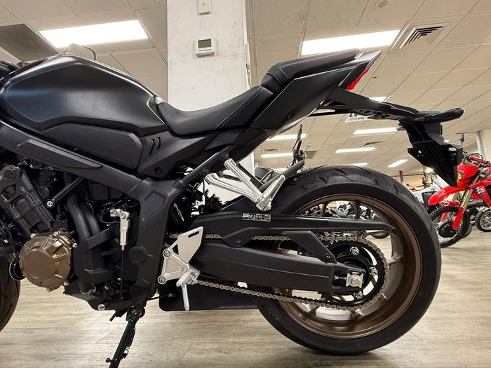 2025 Honda CB650R E-Clutch CB Black