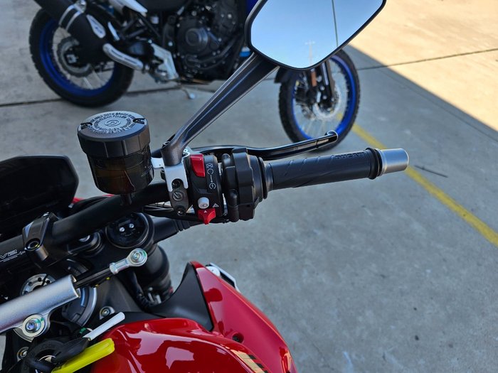 2024 DUCATI STREETFIGHTER V2 Red