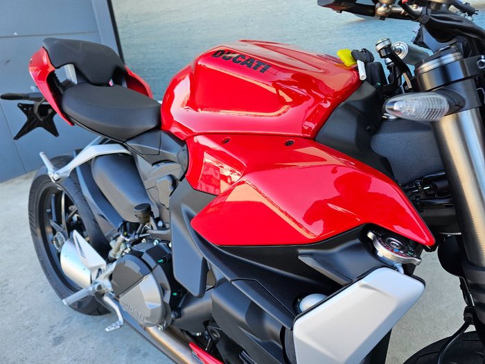 2024 DUCATI STREETFIGHTER V2 Red