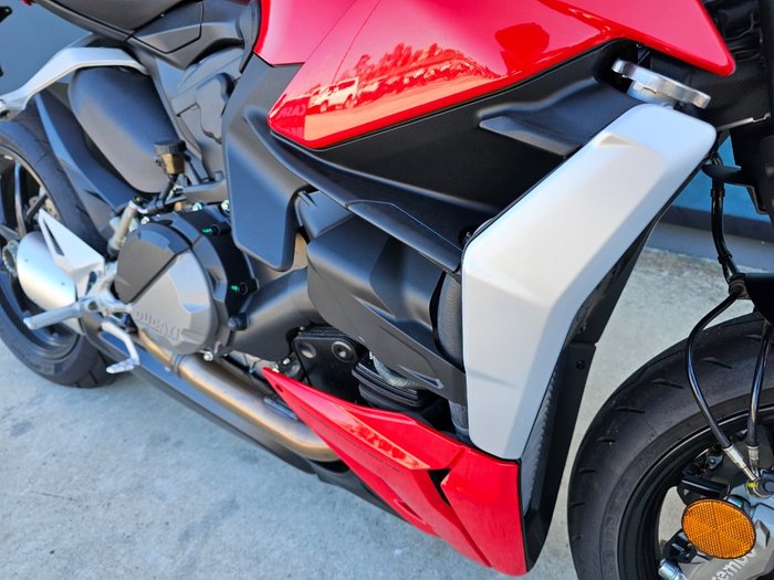 2024 DUCATI STREETFIGHTER V2 Red