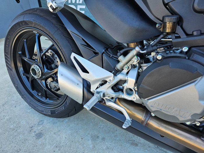 2024 DUCATI STREETFIGHTER V2 Red