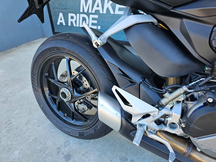 2024 DUCATI STREETFIGHTER V2 Red