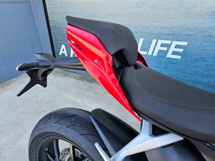 2024 DUCATI STREETFIGHTER V2 Red