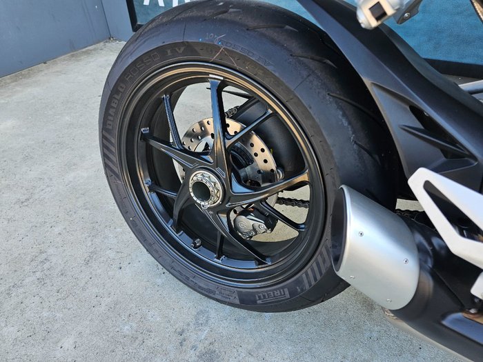 2024 DUCATI STREETFIGHTER V2 Red