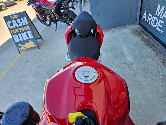 2024 DUCATI STREETFIGHTER V2 Red