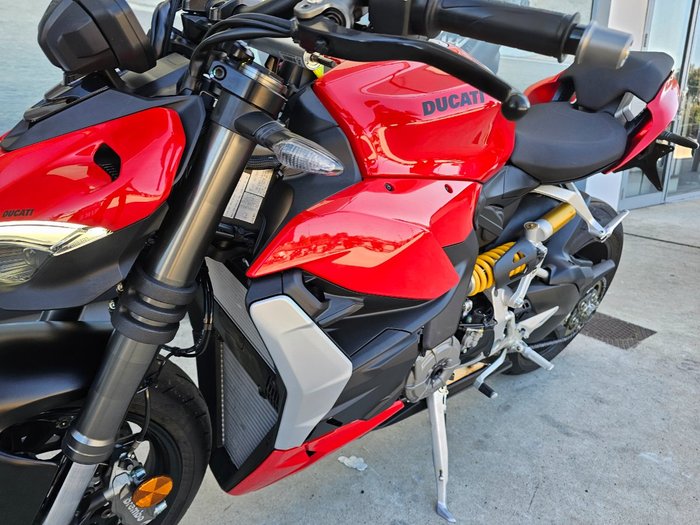 2024 DUCATI STREETFIGHTER V2 Red
