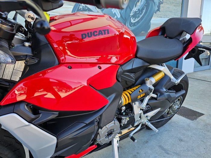 2024 DUCATI STREETFIGHTER V2 Red