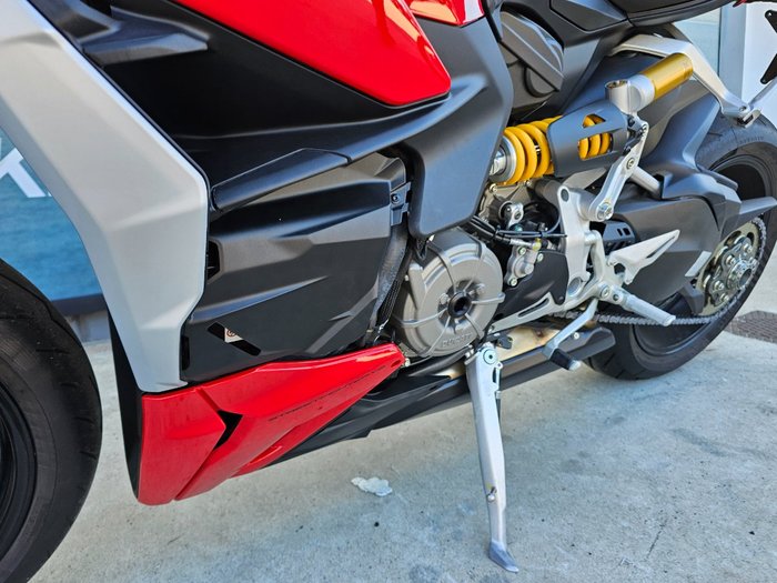 2024 DUCATI STREETFIGHTER V2 Red