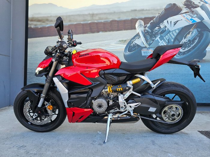 2024 DUCATI STREETFIGHTER V2 Red