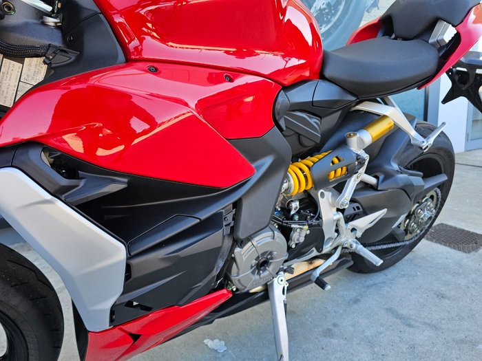 2024 DUCATI STREETFIGHTER V2 Red