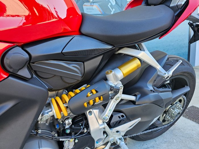 2024 DUCATI STREETFIGHTER V2 Red