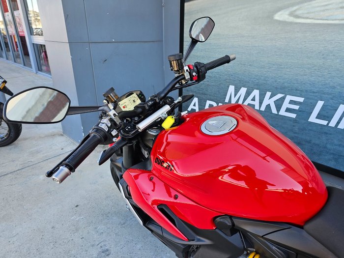 2024 DUCATI STREETFIGHTER V2 Red