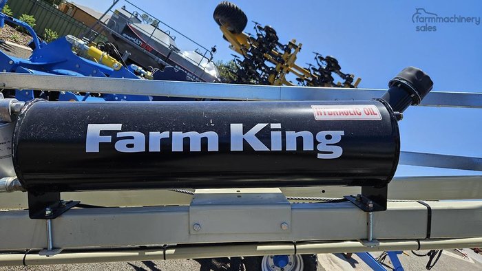 2025 Farm King 1051