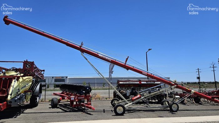 2025 Farm King 1061