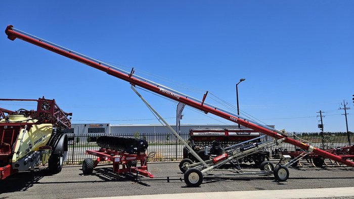 2025 Farm King 1061 Red