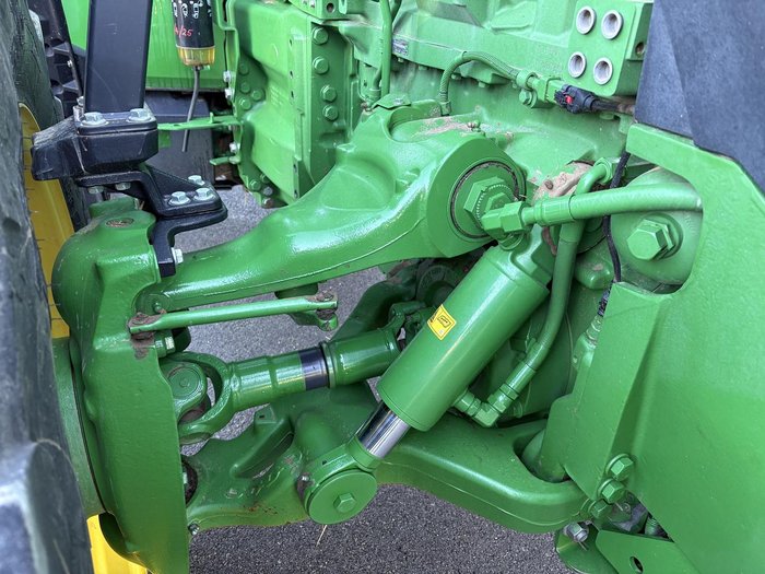 2023 John Deere 8R 370 Green
