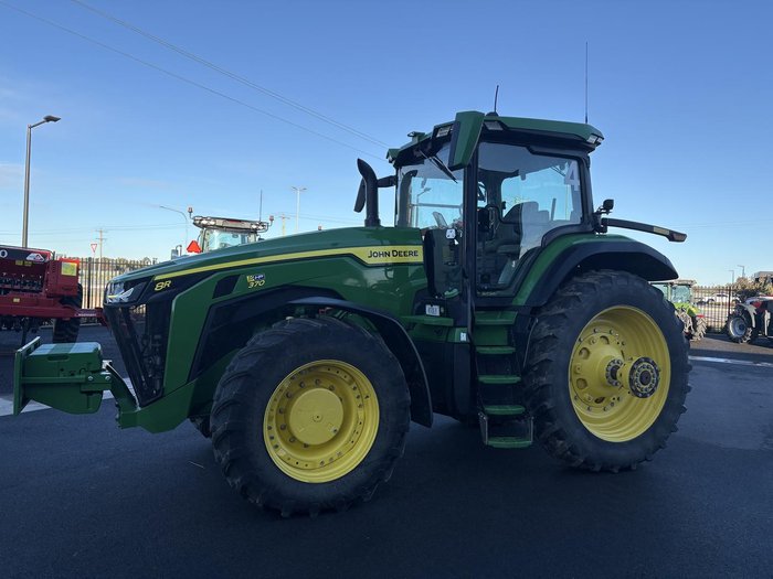 2023 John Deere 8R 370 Green