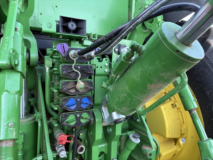 2023 John Deere 8R 370 Green
