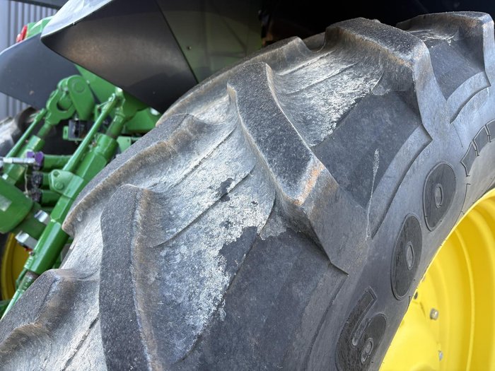 2023 John Deere 8R 370 Green