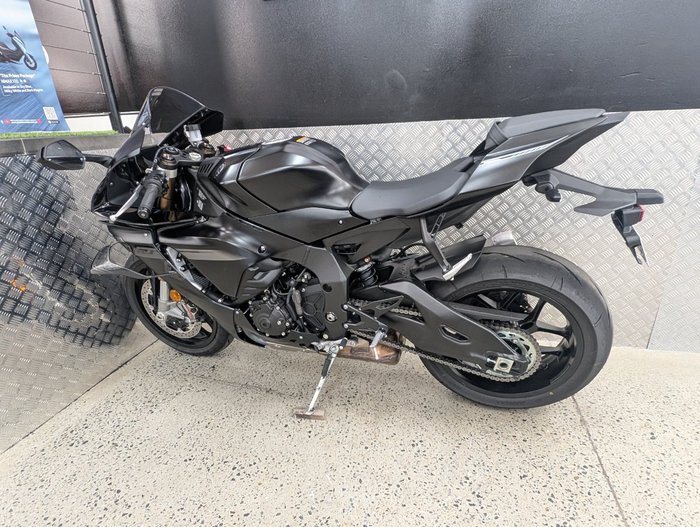 2025 Yamaha YZF-R1 BLACK