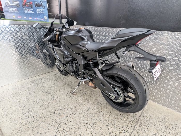 2025 Yamaha YZF-R1 BLACK
