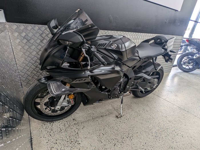 2025 Yamaha YZF-R1 BLACK