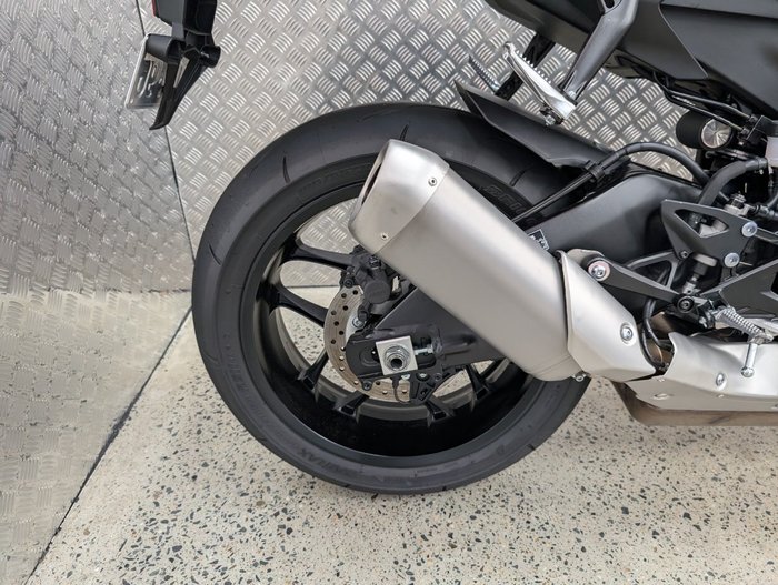 2025 Yamaha YZF-R1 BLACK