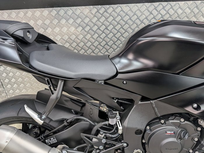 2025 Yamaha YZF-R1 BLACK