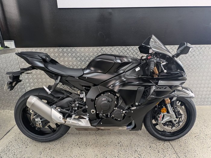 2025 Yamaha YZF-R1 BLACK
