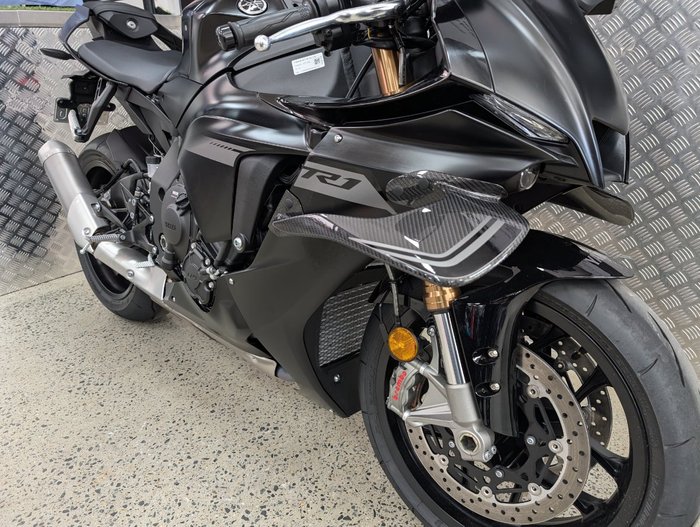 2025 Yamaha YZF-R1 BLACK