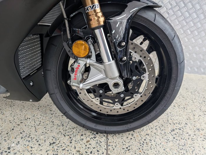 2025 Yamaha YZF-R1 BLACK