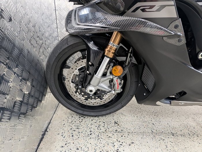 2025 Yamaha YZF-R1 BLACK