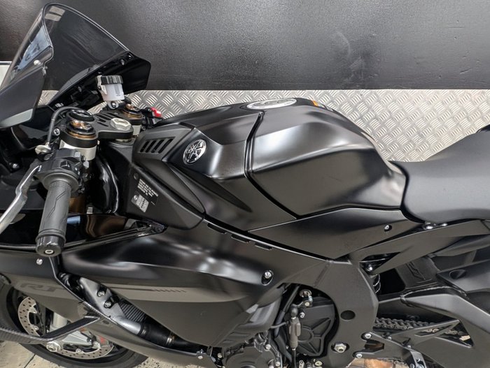 2025 Yamaha YZF-R1 BLACK