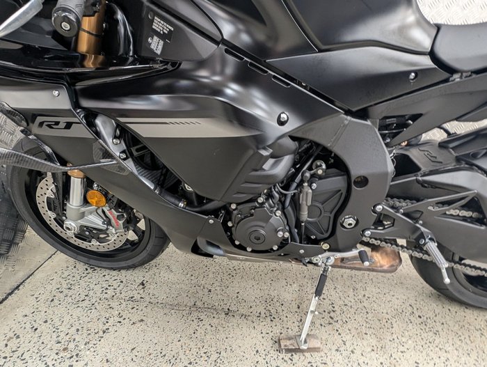 2025 Yamaha YZF-R1 BLACK