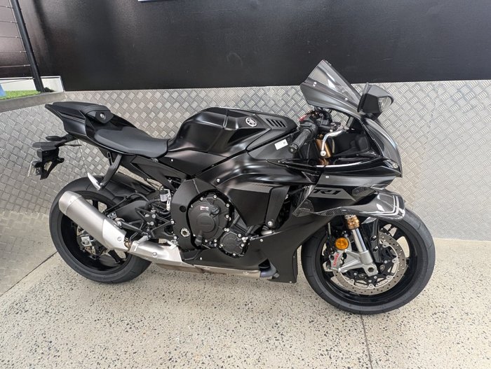 2025 Yamaha YZF-R1 BLACK