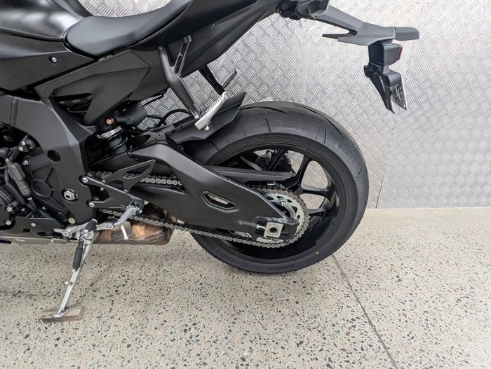 2025 Yamaha YZF-R1 BLACK
