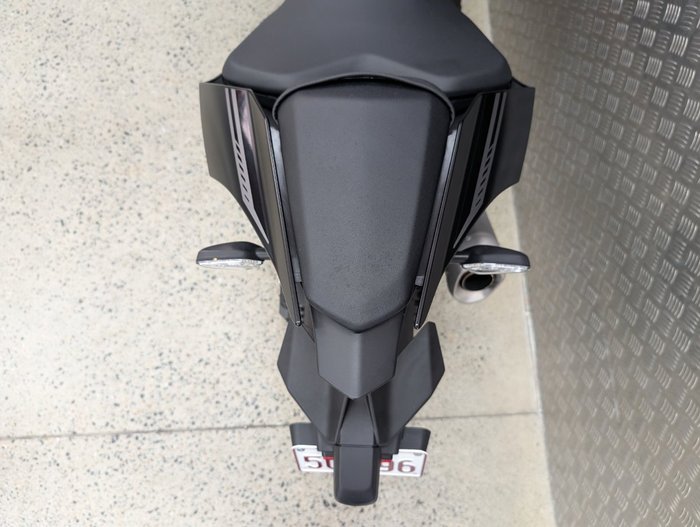 2025 Yamaha YZF-R1 BLACK