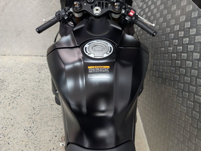 2025 Yamaha YZF-R1 BLACK