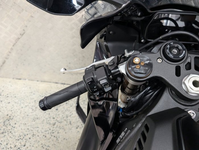 2025 Yamaha YZF-R1 BLACK