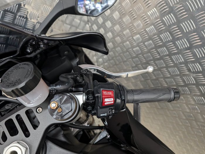 2025 Yamaha YZF-R1 BLACK