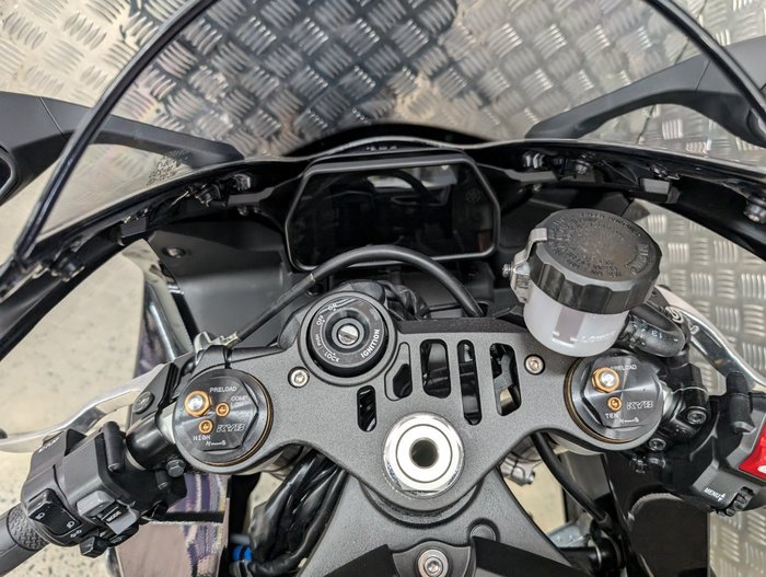 2025 Yamaha YZF-R1 BLACK