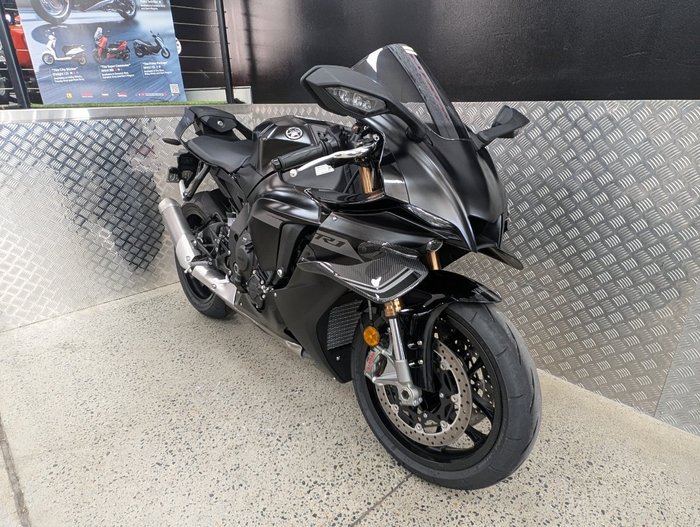 2025 Yamaha YZF-R1 BLACK