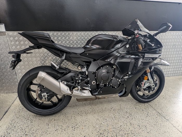 2025 Yamaha YZF-R1 BLACK