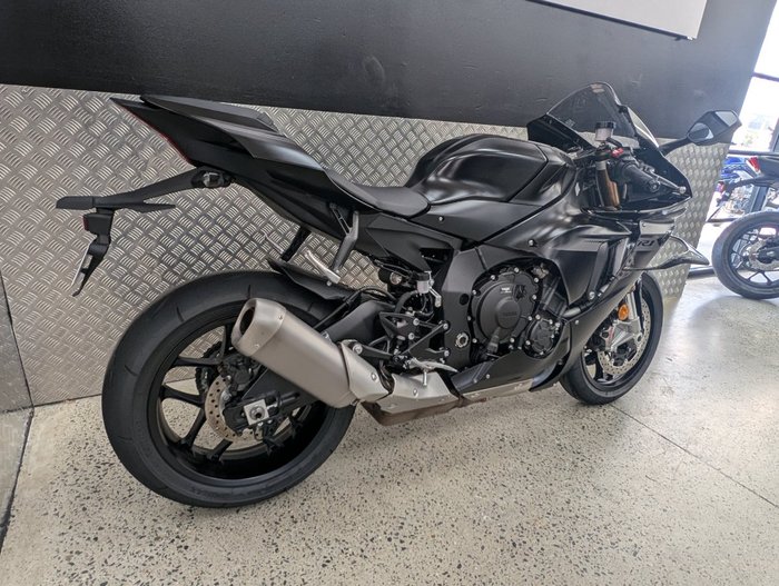 2025 Yamaha YZF-R1 BLACK